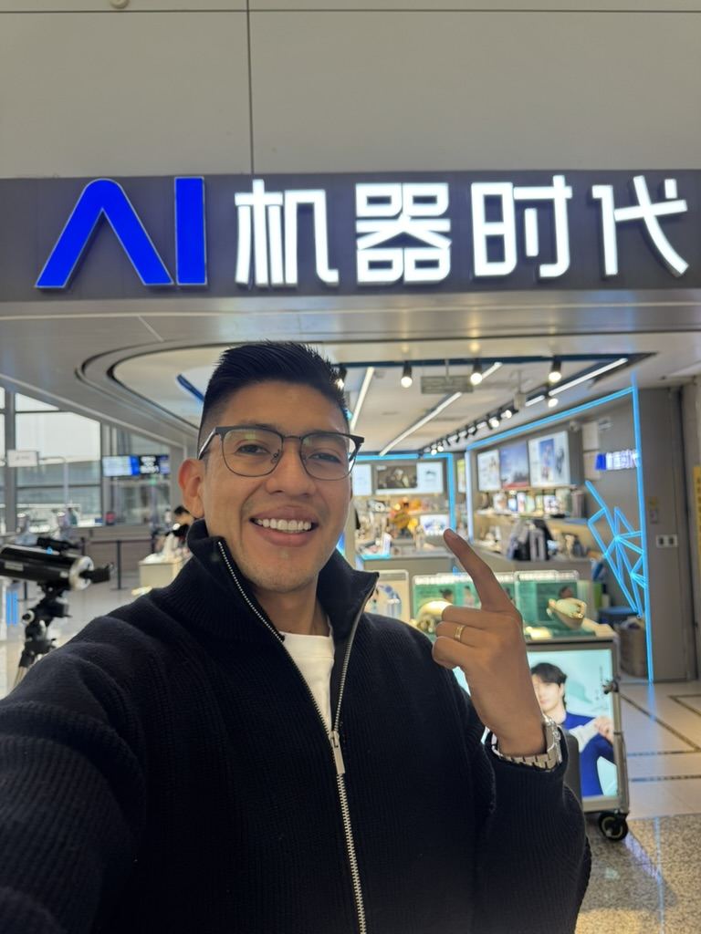 Tienda de robótica y AI dentro del aeropuerto chino