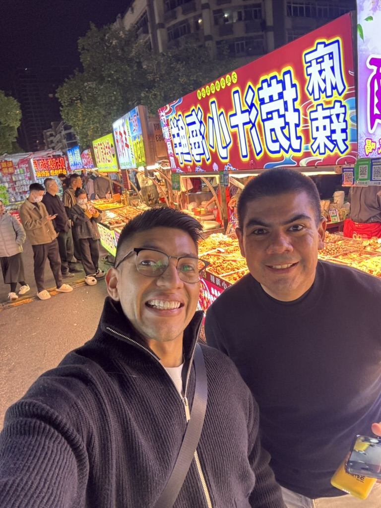 Calle de puestos de comida nocturna en China